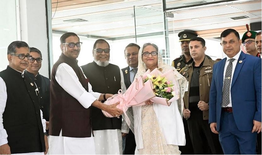 দেশে ফিরেছেন প্রধানমন্ত্রী