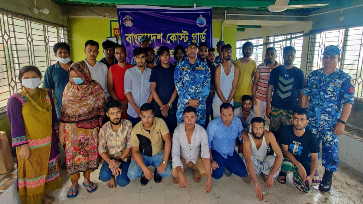 সেন্টমার্টিনে ২৪ জনকে নিয়ে স্পিডবোট ডুবির ঘটনায় একজনের মৃত্যু