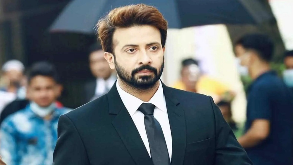 এসএমসিকে লিগ্যাল নোটিশ দিলেন শাকিব খান