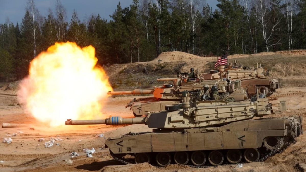 যুক্তরাষ্ট্রের দেয়া আব্রামস এম-ওয়ান ট্যাংকের প্রথম বহরটি পৌঁছেছে ইউক্রেনে