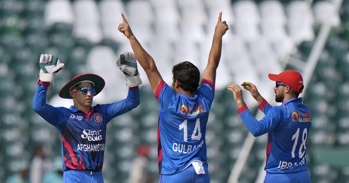 গুলবাদিন নাইবের বোলিং তোপে চাপে শ্রীলঙ্কা