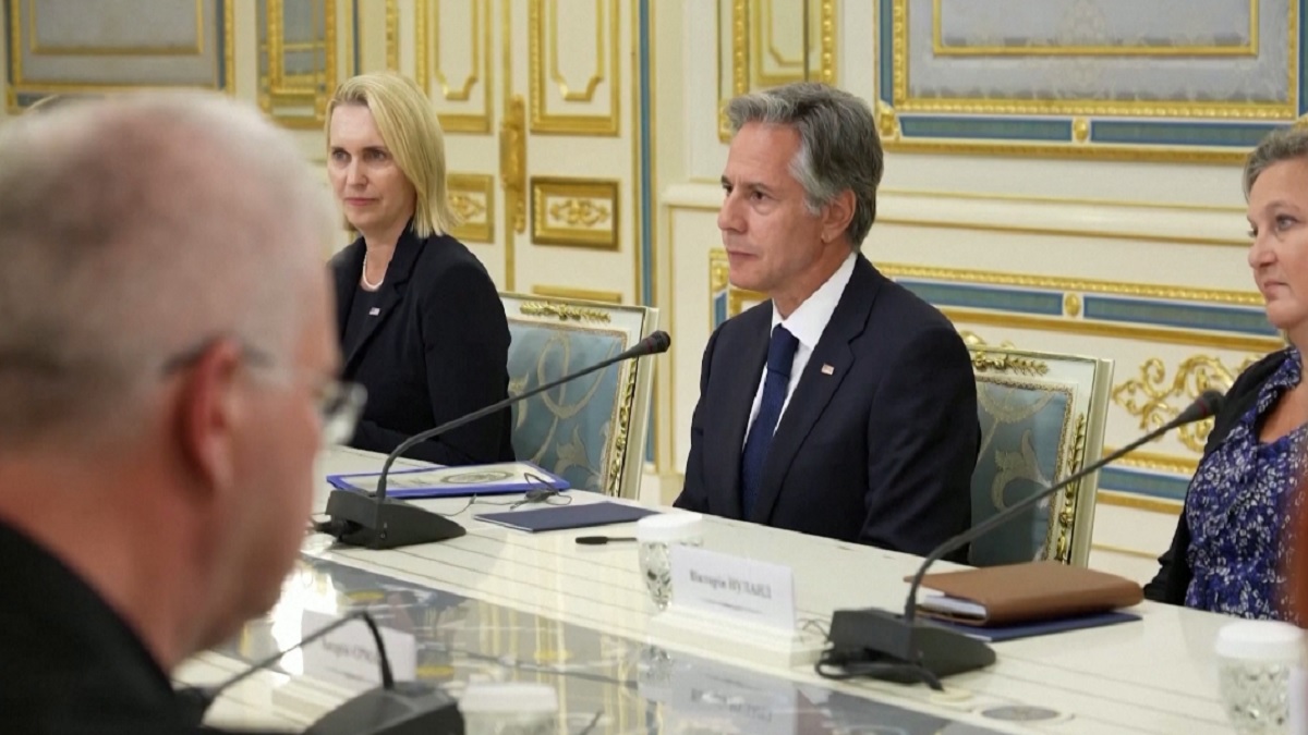 ইউক্রেনকে আবারও বড় অঙ্কের সামরিক সহায়তার ঘোষণা যুক্তরাষ্ট্রের