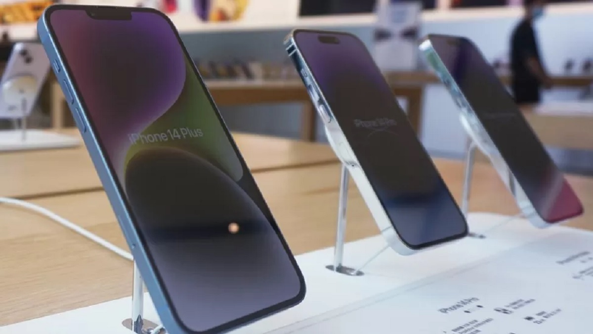 আইফোন ব্যবহারে চীনের নিষেধাজ্ঞা; শেয়ার বাজারে দরপতন অ্যাপলের