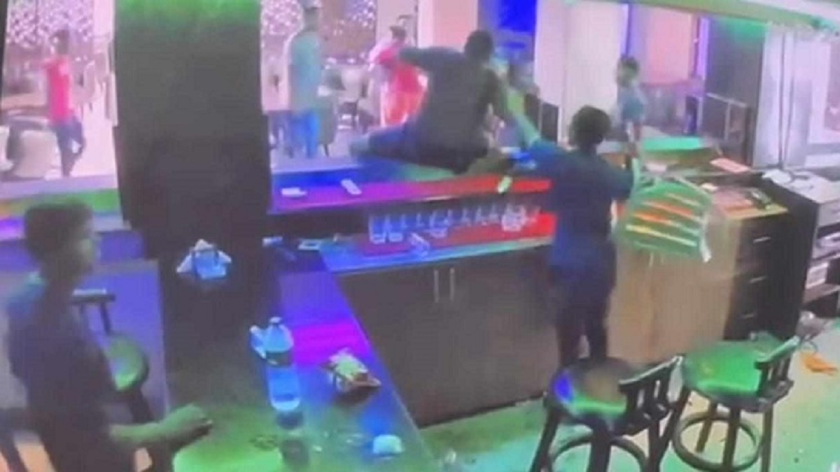 বিল চাওয়ায় ভাঙচুর করলো বার, কয়েক লাখ টাকা ও মদ লুটের অভিযোগ