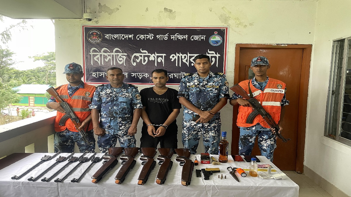 বরগুনায় অস্ত্র ও মাদকসহ আটক ১