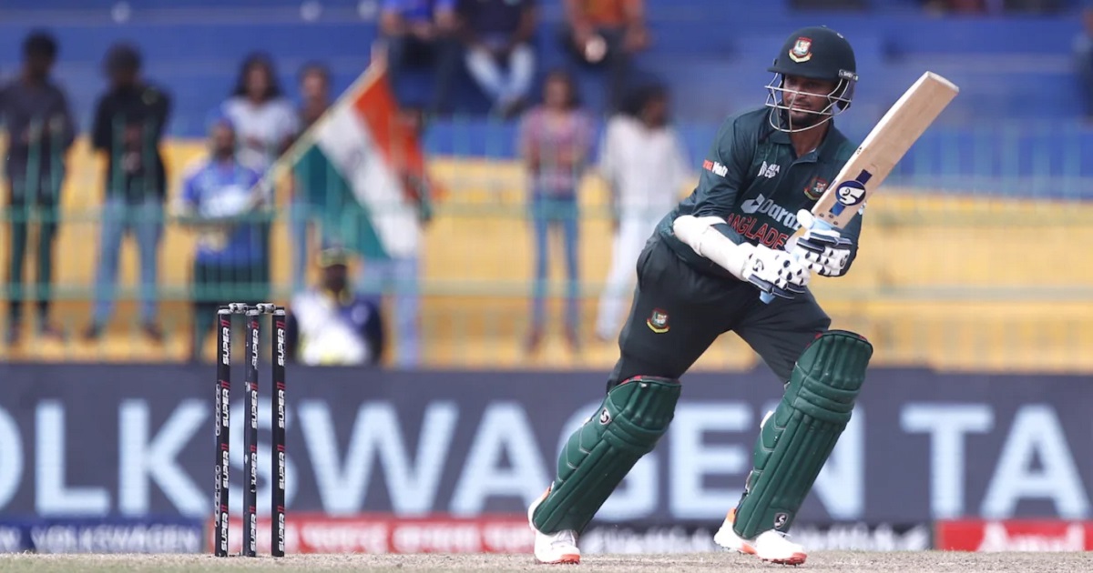 সাকিবের ব্যাটে লড়ছে বাংলাদেশ