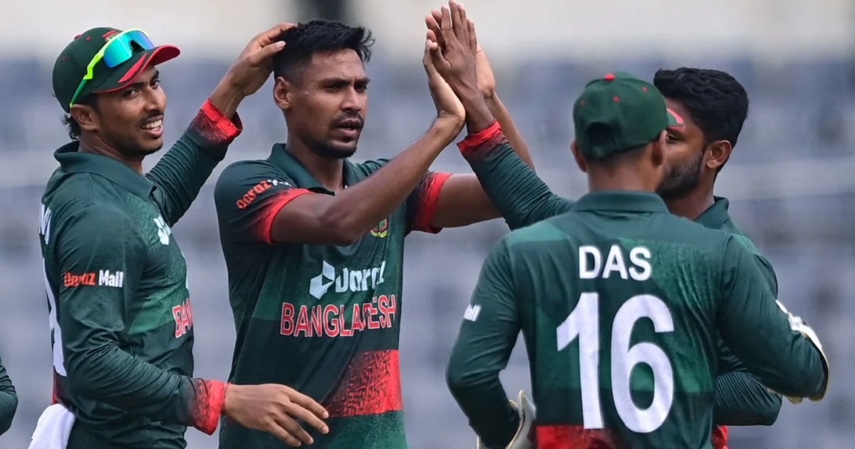 মোস্তাফিজের দাপুটে বোলিংয়ে নিউজিল্যান্ডকে চেপে ধরেছে টাইগাররা