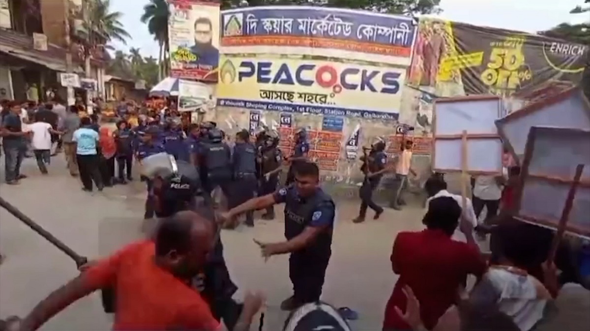 গাইবান্ধা ও মাগুরায় বিএনপি-পুলিশ সংঘর্ষ