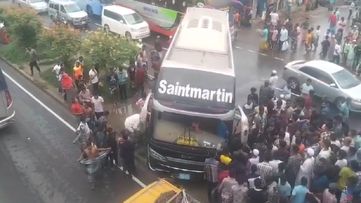 কুমিল্লায় বাস চাপায় কলেজছাত্রী নিহত