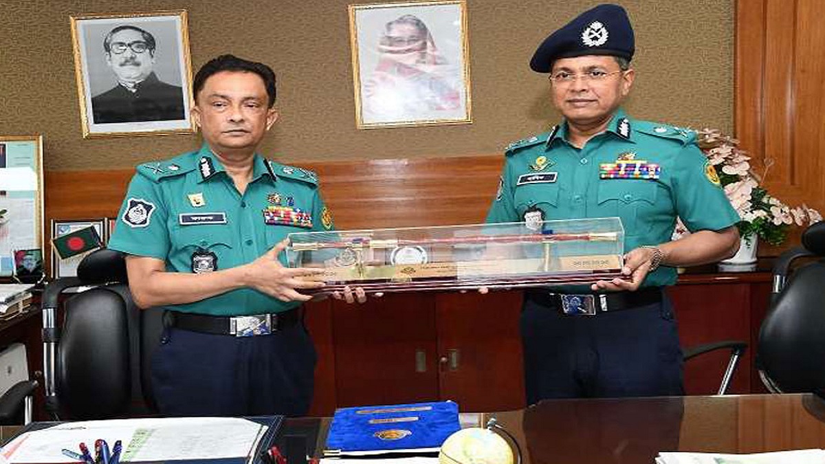 ডিএমপির নতুন কমিশনার হিসেবে হাবিবুর রহমানের দায়িত্ব গ্রহণ