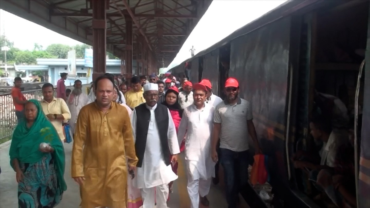 এলিভেটেড এক্সপ্রেসওয়ে উদ্বোধনের সাক্ষী হতে ঢাকায় এসেছেন অনেকে