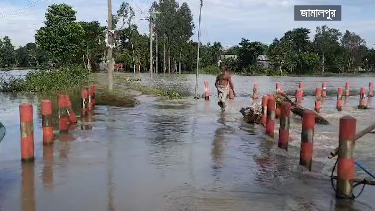 যমুনা নদীর পানি কমলেও দুর্ভোগ কমেনি মানুষের