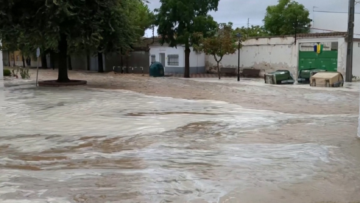 স্পেনে প্রবল বন্যা, রাজধানীসহ ৪ এলাকায় জরুরি অবস্থা জারি