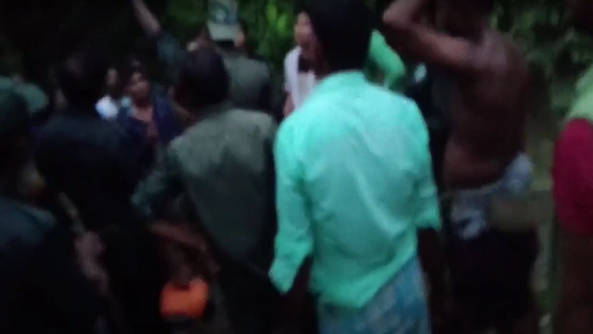 টেকনাফের পাহাড় থেকে তিন বনকর্মীকে অপহরণ