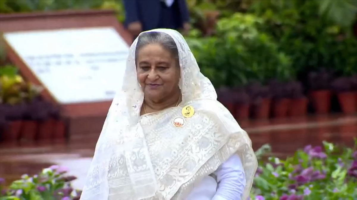 মহাত্মা গান্ধির সমাধিতে প্রধানমন্ত্রীর শ্রদ্ধা