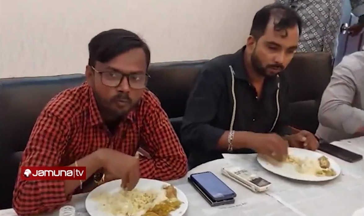 ডিবি অফিসে হিরো আলমের মধ্যাহ্নভোজ, ‘আমাদের খালি আলু ভর্তা-ডাল-ভাজি দিছেন’