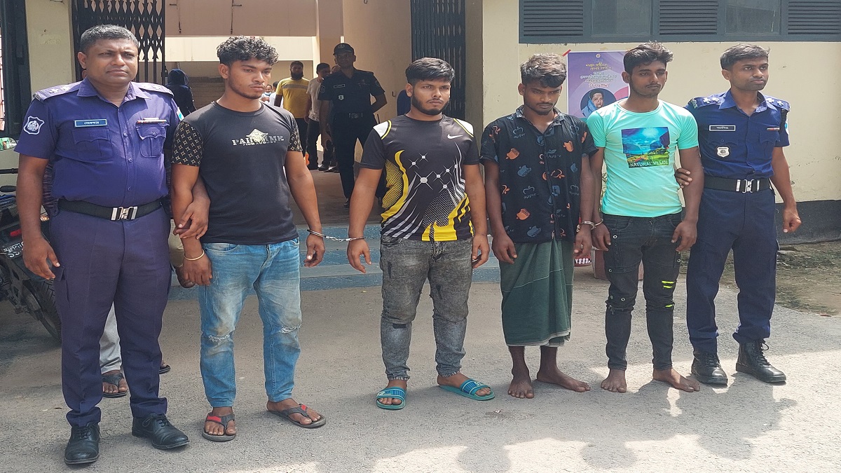 ঝিনাইদহে ট্রাক চোর চক্রের চার সদস্য আটক