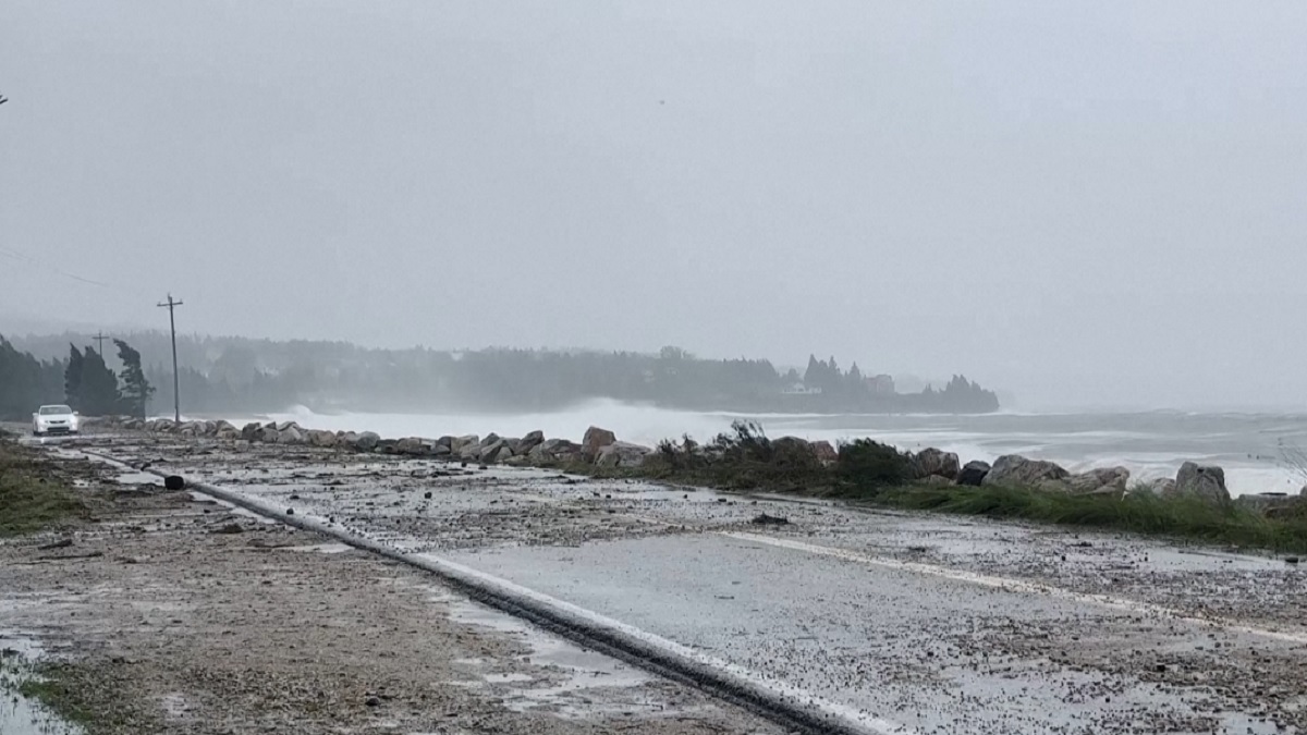 ‘লি’র তাণ্ডবে যুক্তরাষ্ট্রের উত্তর-পূর্বাঞ্চল ও কানাডার একাংশ বিপর্যস্ত