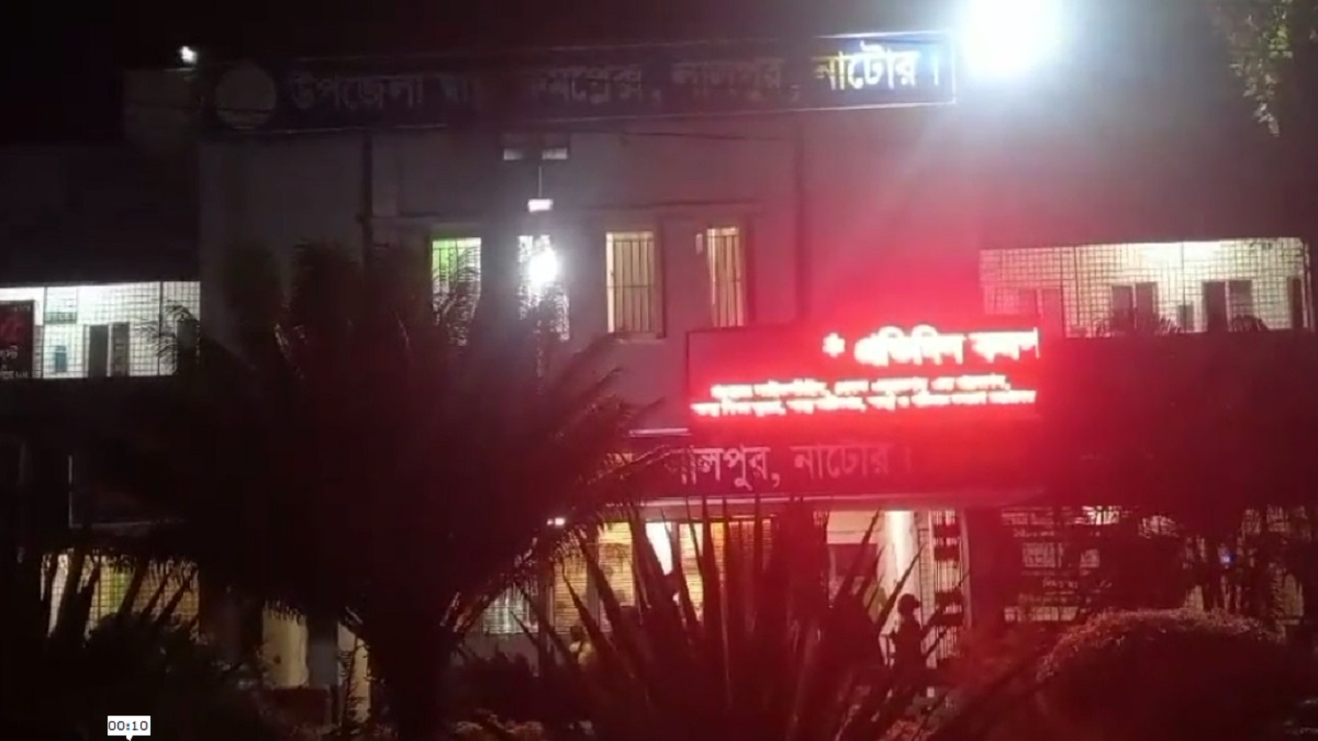 নাটোরে ঘরে আগুন লেগে নারীর মৃত্যু, শিশুসহ দগ্ধ ৩