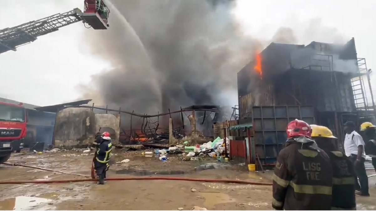 নাইজেরিয়ায় জ্বালানি ডিপোতে ভয়াবহ বিস্ফোরণে নিহত ৩৫