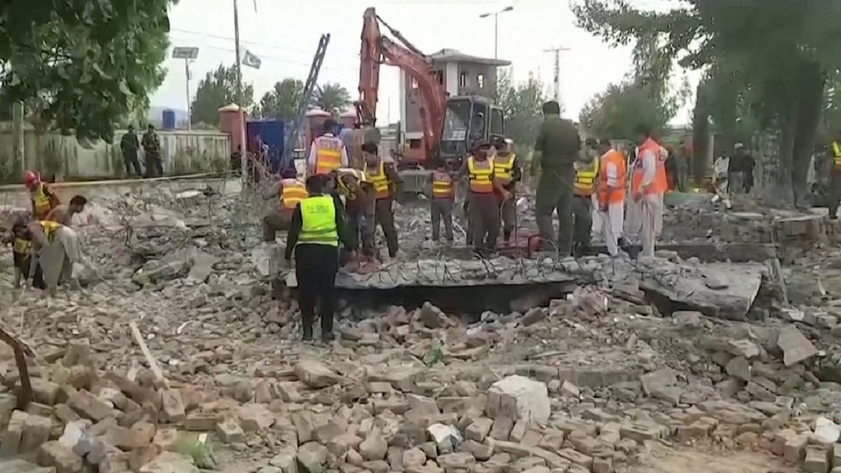 পাকিস্তানে মসজিদে আত্মঘাতী বোমা হামলা, নিহত ৫