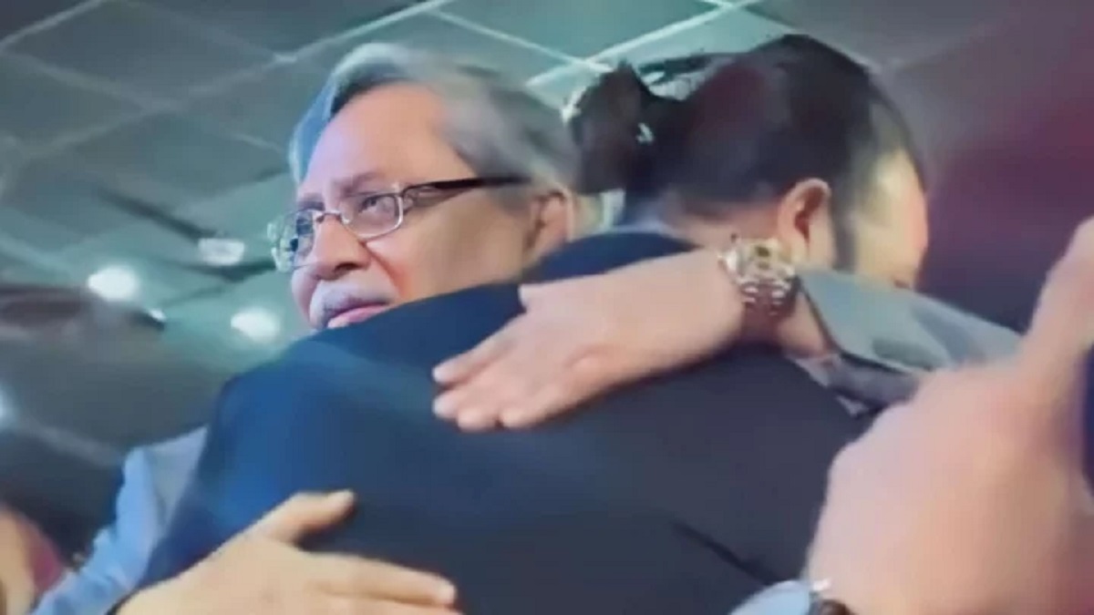 সপরিবারে ‘প্রিয়তমা’ দেখে শাকিবকে বুকে জড়ালেন রাষ্ট্রপতি