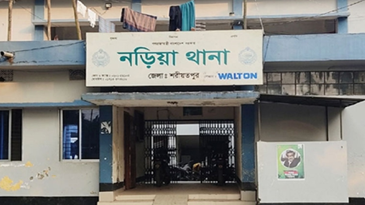 শরীয়তপুরে ২০টি ককটেলসহ দেশীয় অস্ত্র উদ্ধার, আটক ৭