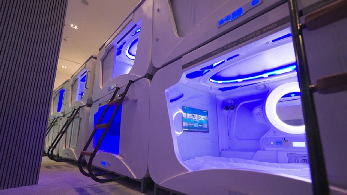 বিমানবন্দরে বিশ্রামের জন্য ভাড়া নেয়া যায় অত্যাধুনিক ক্যাপসুল!