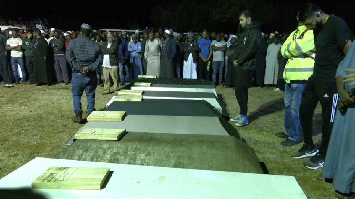 দক্ষিণ আফ্রিকায় অগ্নিকাণ্ড: নিহত বেড়ে দাঁড়ালো ৭৭