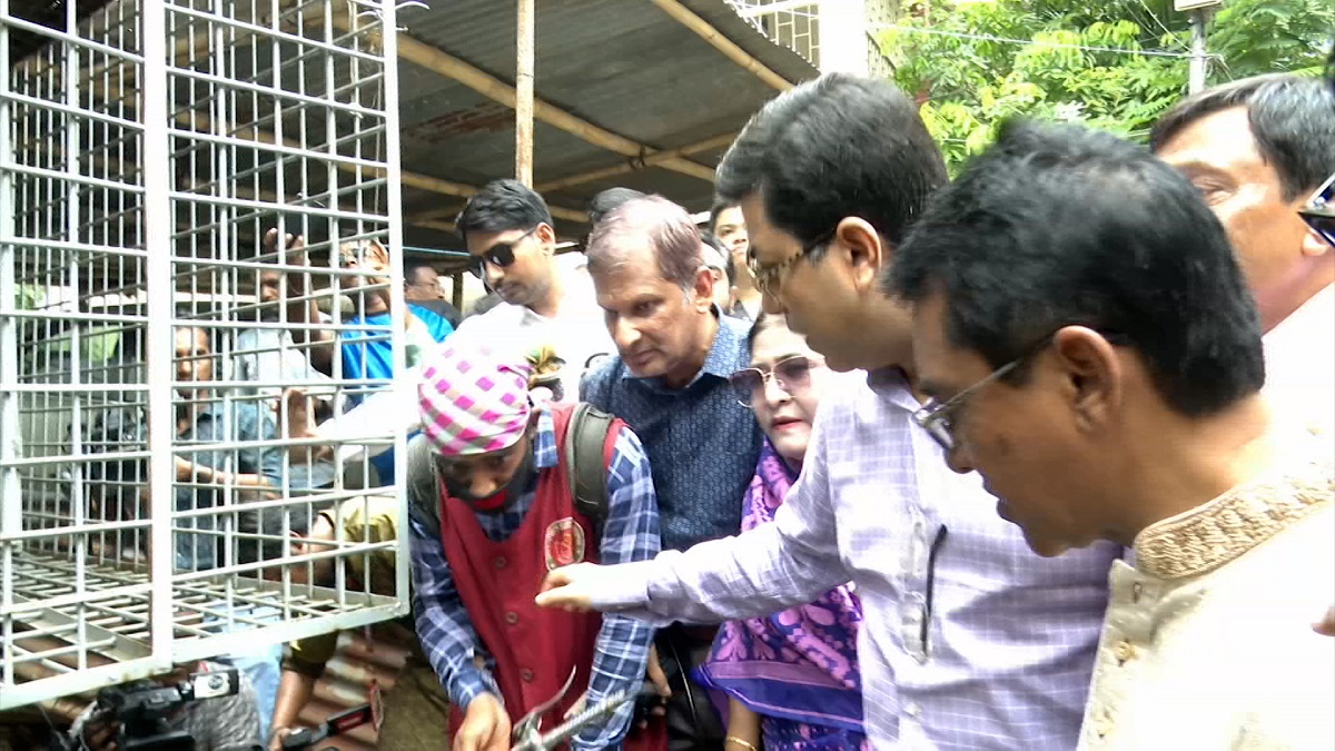 দক্ষিণ সিটির রেডজোন: সরকারি কোয়ার্টারগুলোতেই ময়লা-আবর্জনা বেশি