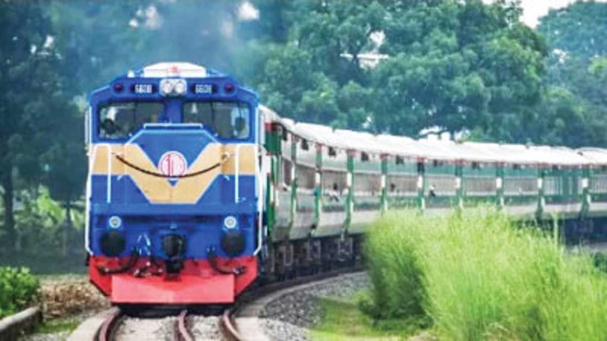 ট্রেনে ঈদযাত্রা: আজ বিক্রি হচ্ছে ৮ এপ্রিলের টিকিট