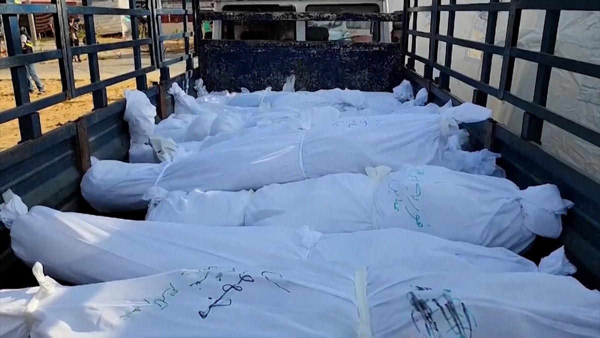 ইসরায়েলের হামলায় গাজায় একই পরিবারের ১৮ সদস্যের মৃত্যু