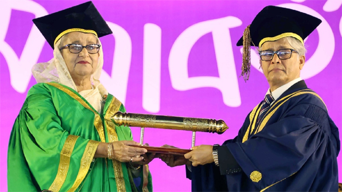 বঙ্গবন্ধুকে মরণোত্তর ‘ডক্টর অব লজ’ ডিগ্রি প্রদান ঢাবির