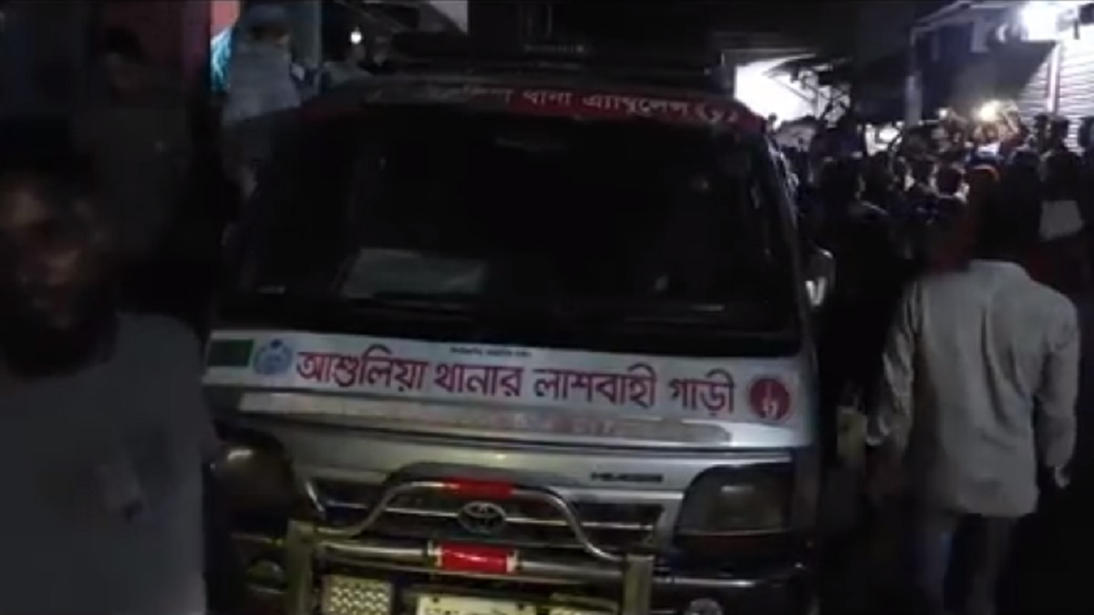 বিছানায় পড়ে ছিলো মা-ছেলের মরদেহ, পাশের রুমে বাবার