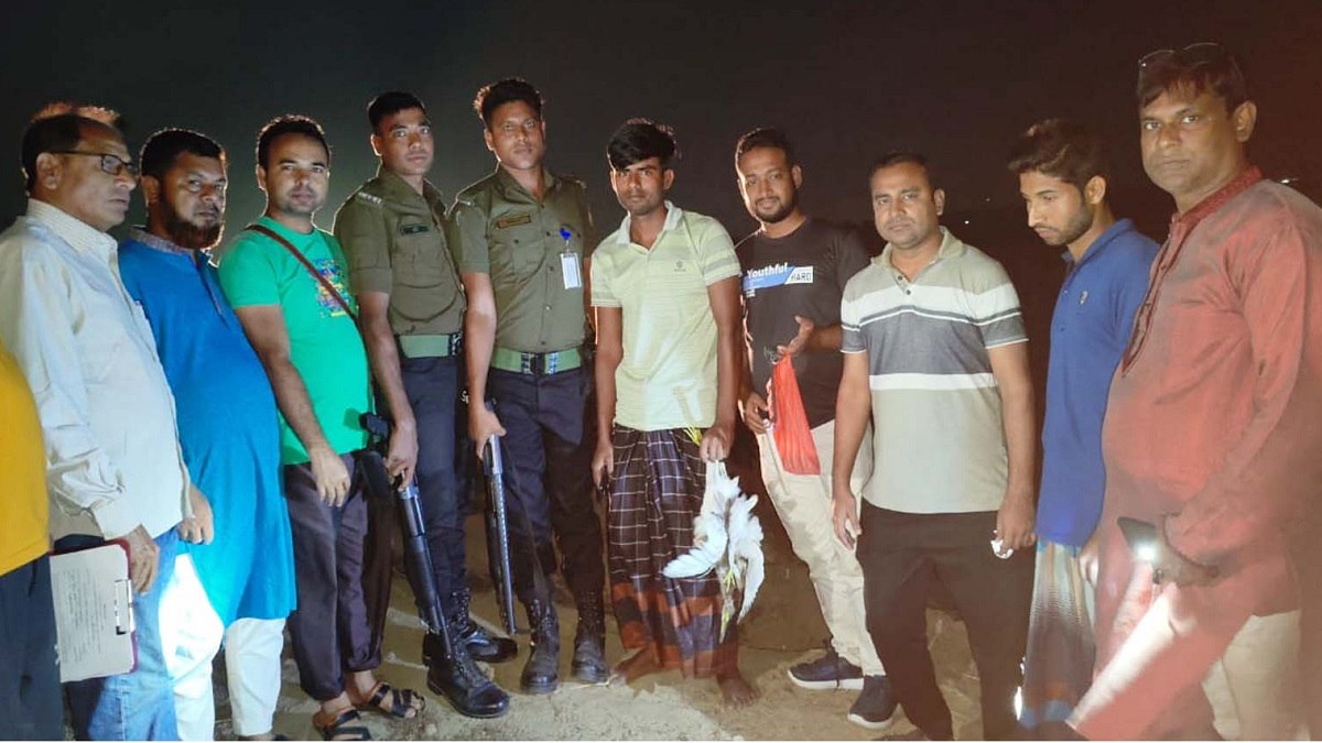 চলনবিলে পাখি শিকারীর অর্থদণ্ড