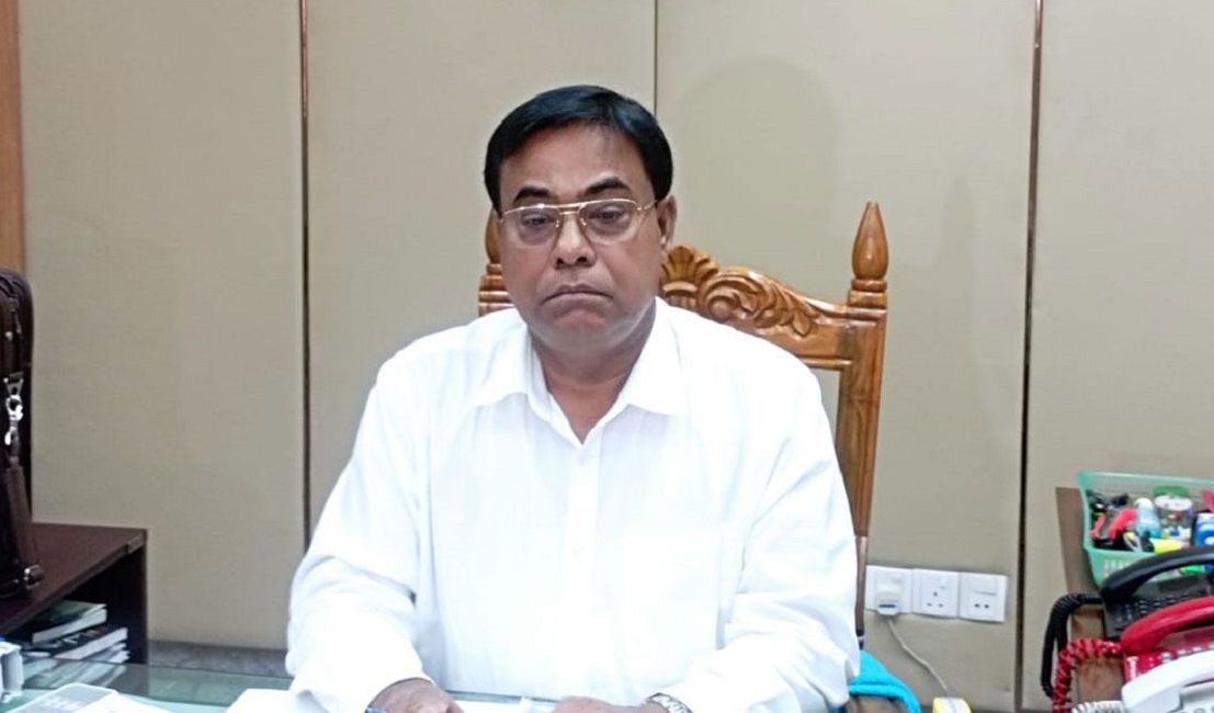 সিইসির আদেশ মানছেন না ইসি সচিব! সাংবাদিকদের সাথে দুর্ব্যবহারের অভিযোগ