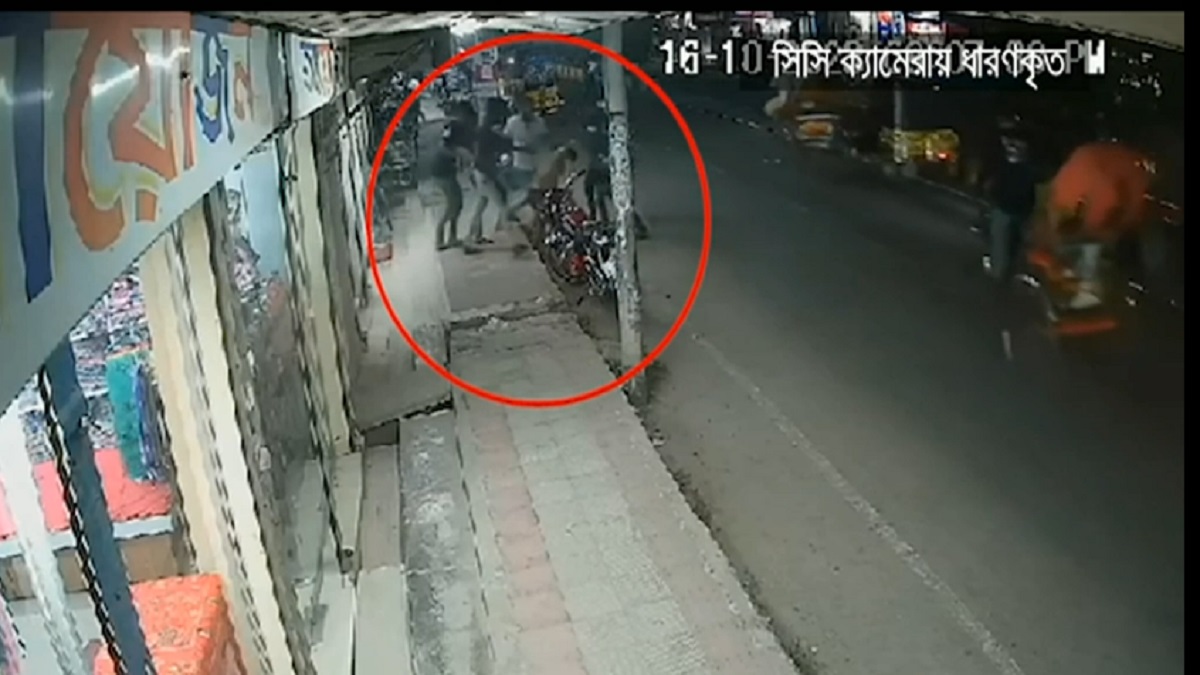 যশোরে প্রকাশ্যে যুবককে কুপিয়ে হত্যা