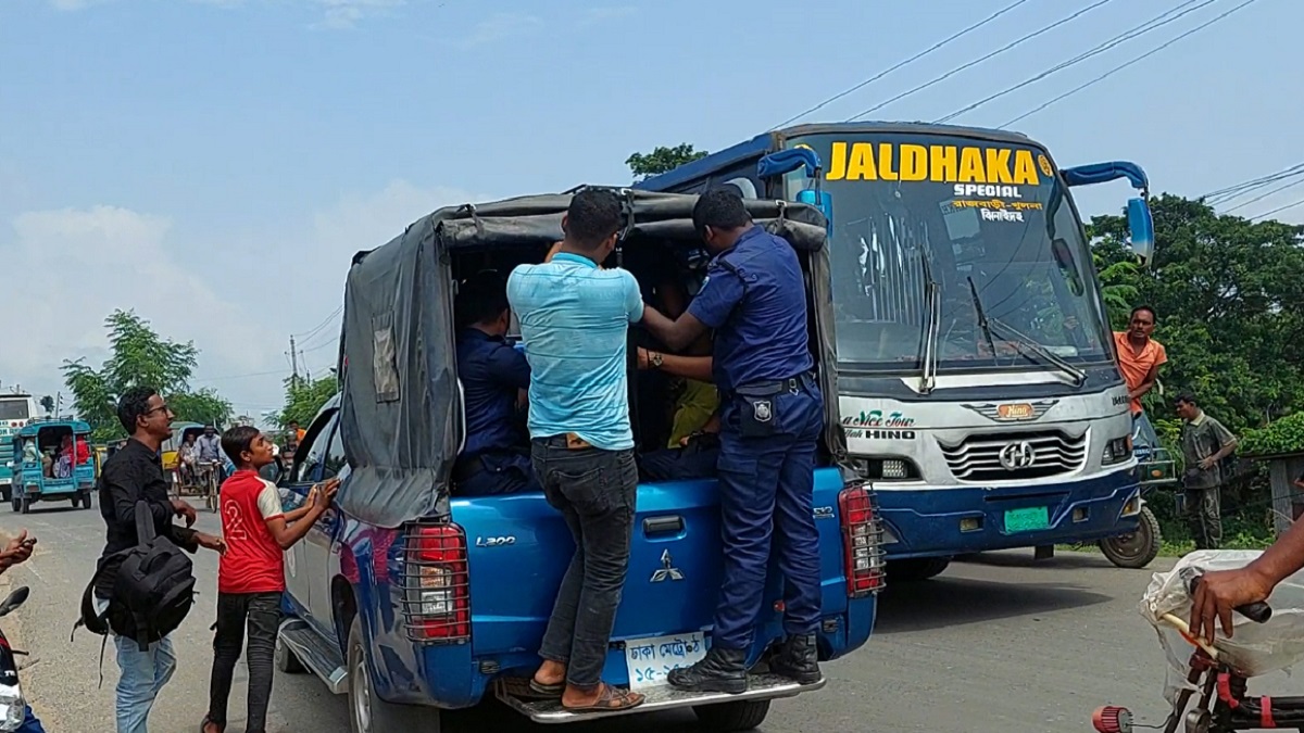 ঝিনাইদহে ইয়াবাসহ স্বামী-স্ত্রী আটক