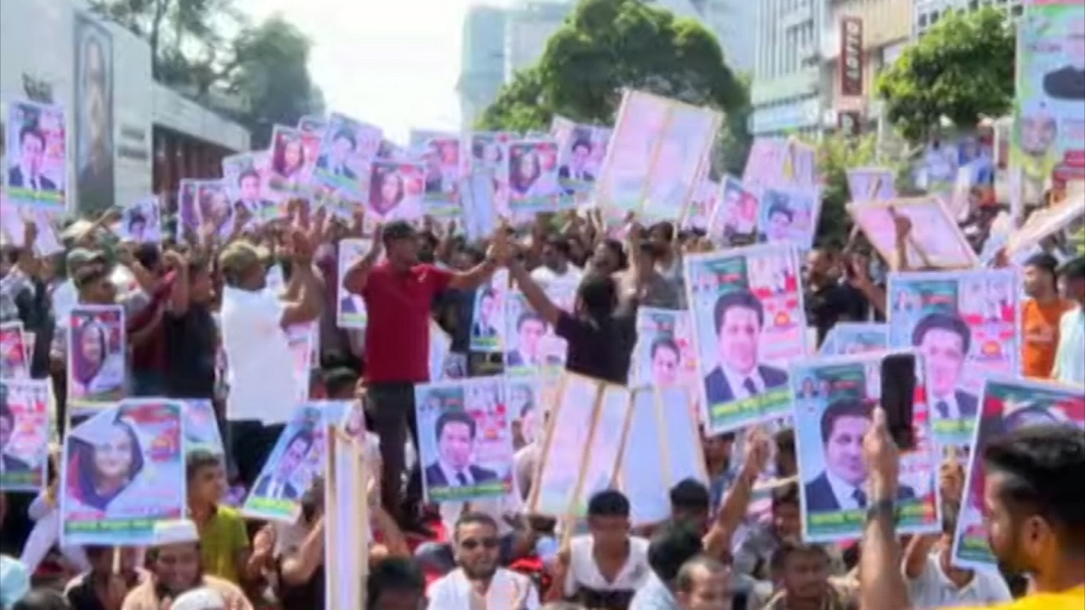 আ. লীগের সমাবেশ চলছে, মিছিল নিয়ে যোগ দিয়েছেন কেন্দ্রীয় নেতারা