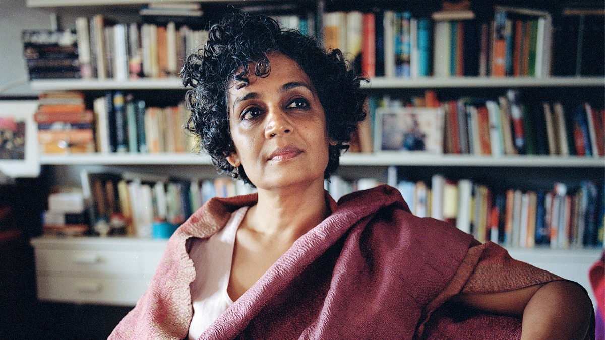 কাশ্মির নিয়ে বক্তব্যের জন্য ৭ বছরের কারাদণ্ডের মুখে অরুন্ধতী রায়