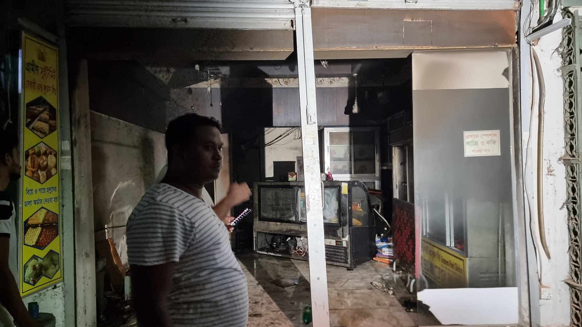 বায়তুল মোকাররম স্বর্ণ মার্কেটে আগুন