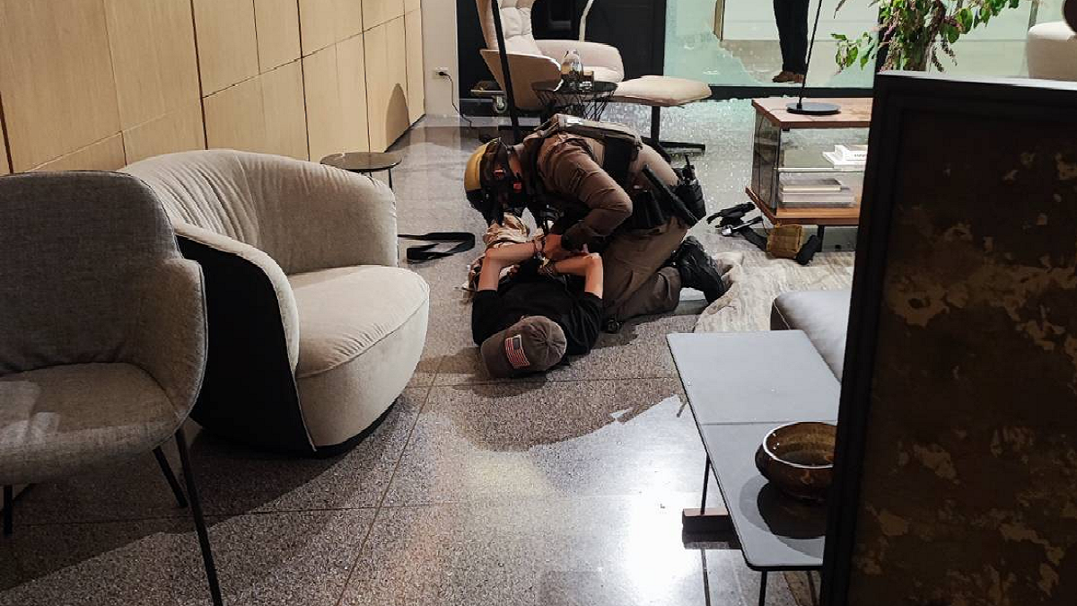 ব্যাংককের শপিংমলে বন্দুক হামলা, নিহত ১