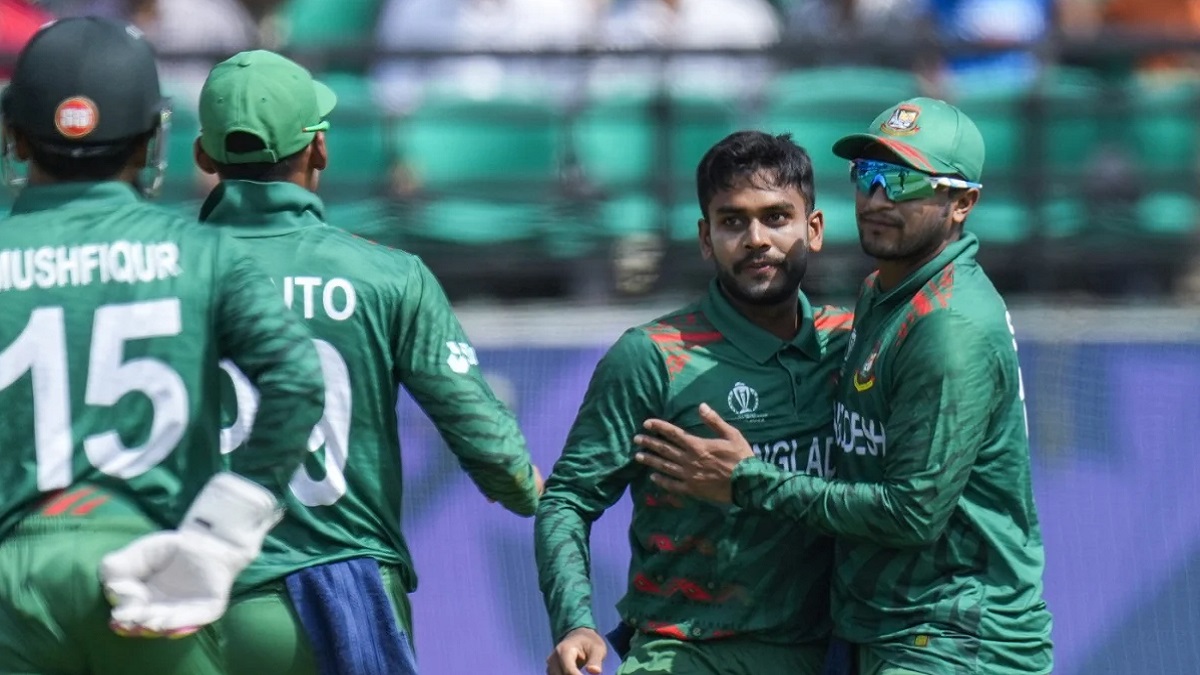 ৮ উইকেট হারিয়ে টাইগারদের সামনে কাঁপছে আফগানরা