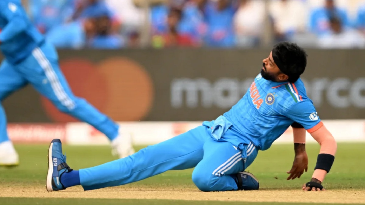 স্ক্যান করাতে হাসপাতালে হার্দিক; বল হাতে কোহলি