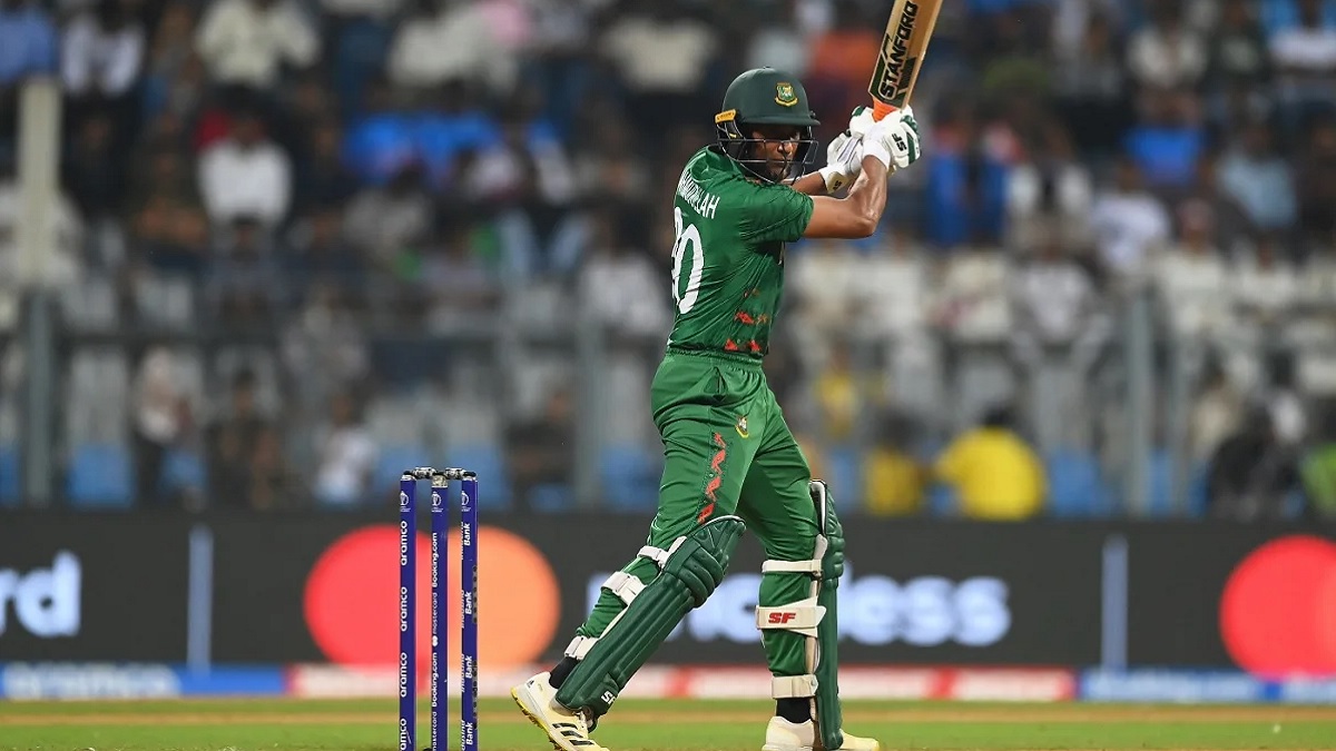 ব্যাটারদের আসা-যাওয়ার মিছিলে রিয়াদের ফিফটি