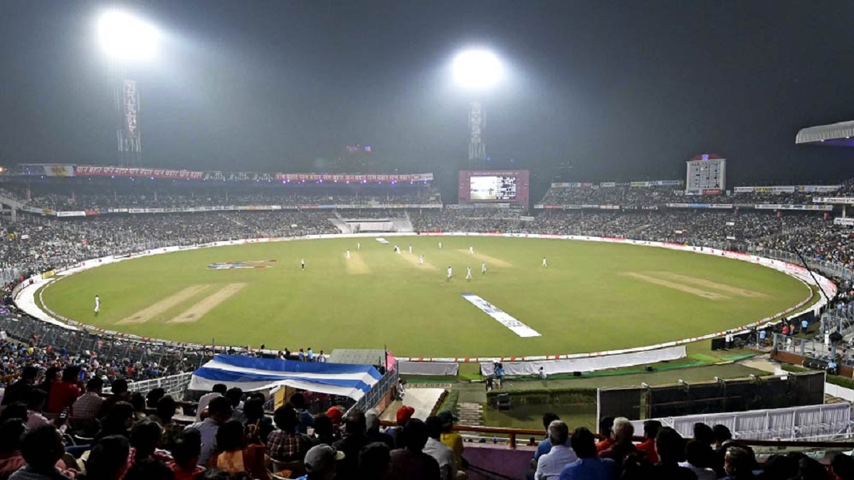 ইতিহাসের সাক্ষী হয়ে দাঁড়িয়ে আছে ইডেন