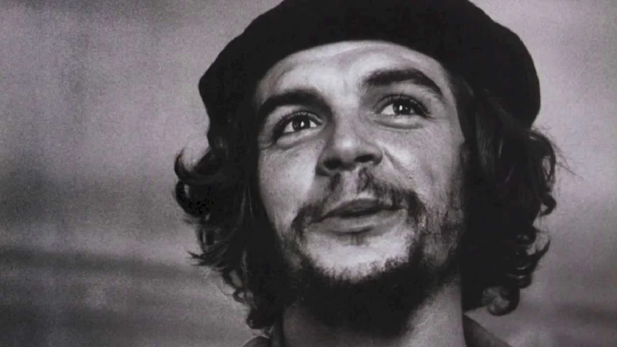 মৃতের চেয়ে জীবিত চে গুয়েভারা বেশি মূল্যবান