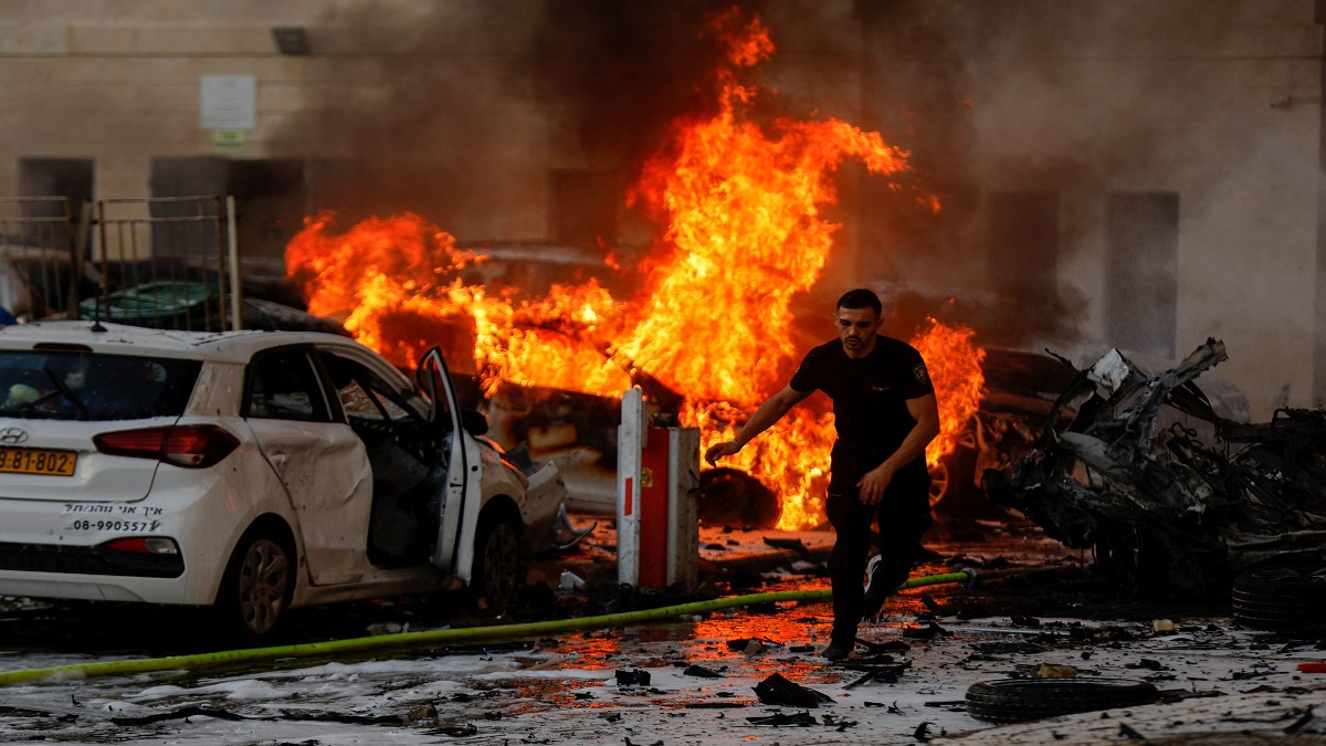 ইসরায়েলের একের পর এক শহরে হামাসের হামলা