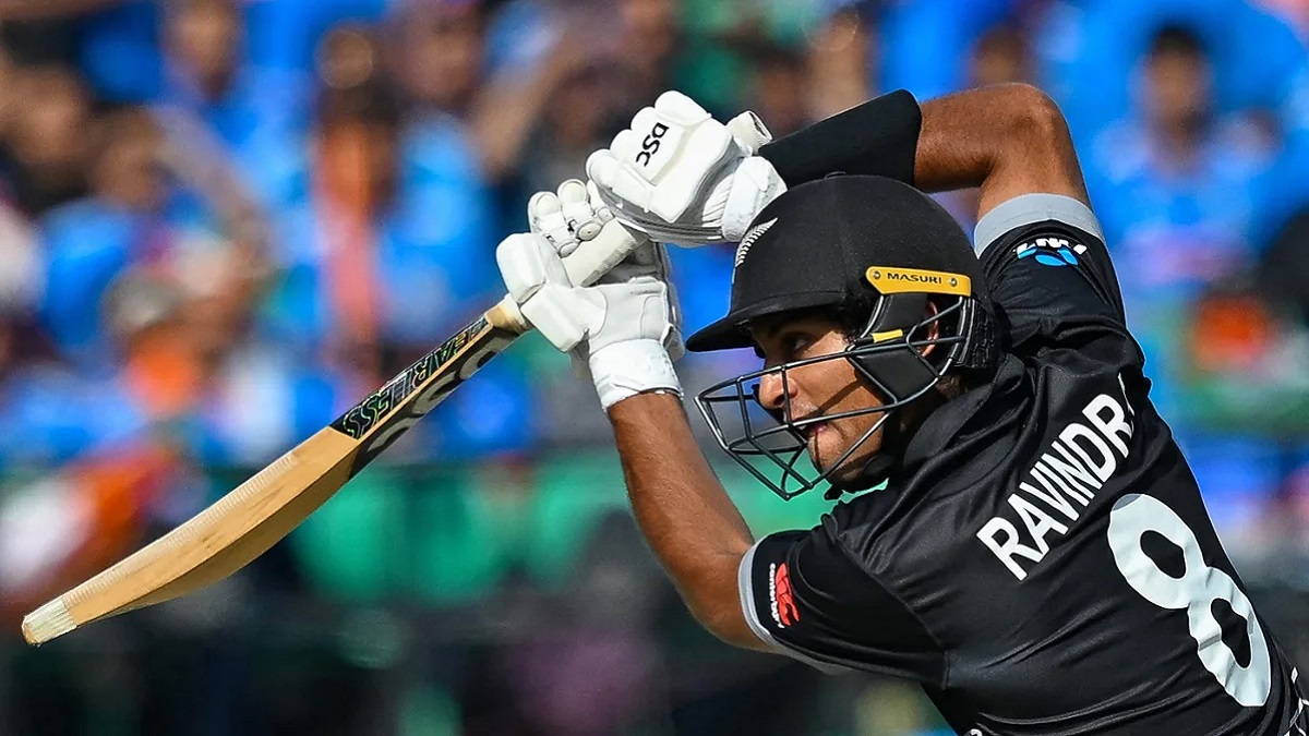 শুরুর চাপ সামলে রবীন্দ্র-মিচেলের ব্যাটে লড়ছে নিউজিল্যান্ড