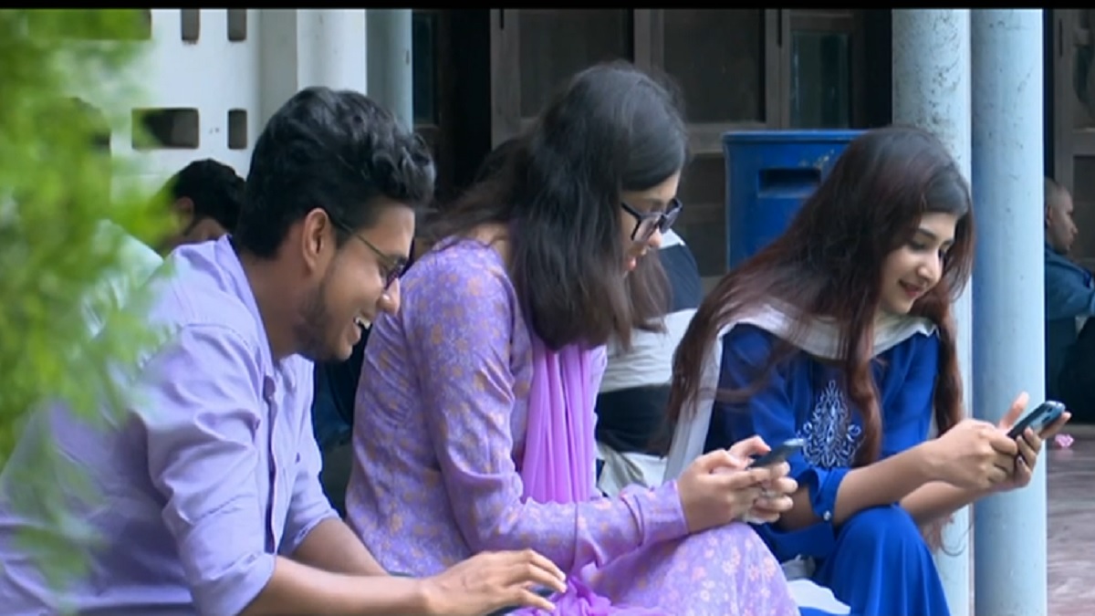 ইন্টারনেট ব্যবহারে খরচ বাড়ছে, কাল থেকে বাতিল হচ্ছে স্বল্পমেয়াদি প্যাকেজ